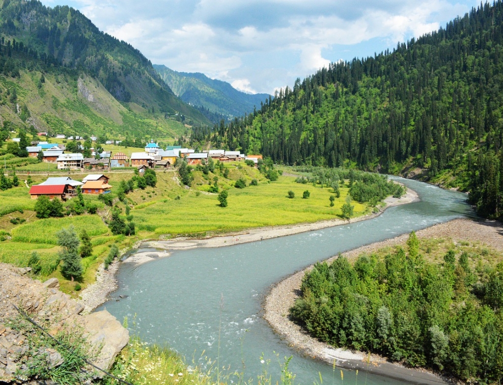 best time to visit neelum valley