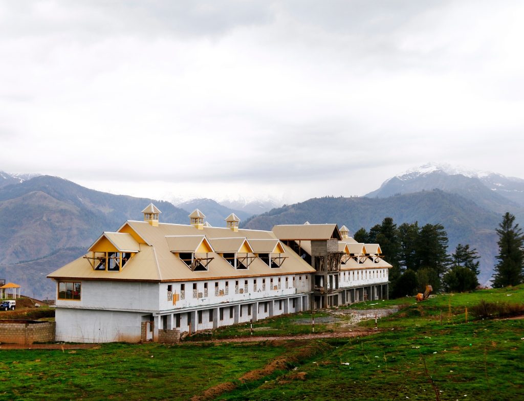 ceedarpark hotel Shogran Siri Paye