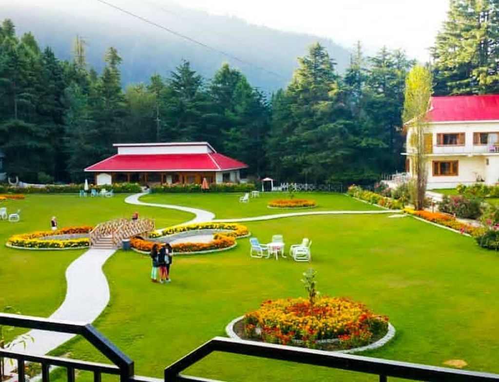 pinepark hotel Shogran Siri Paye