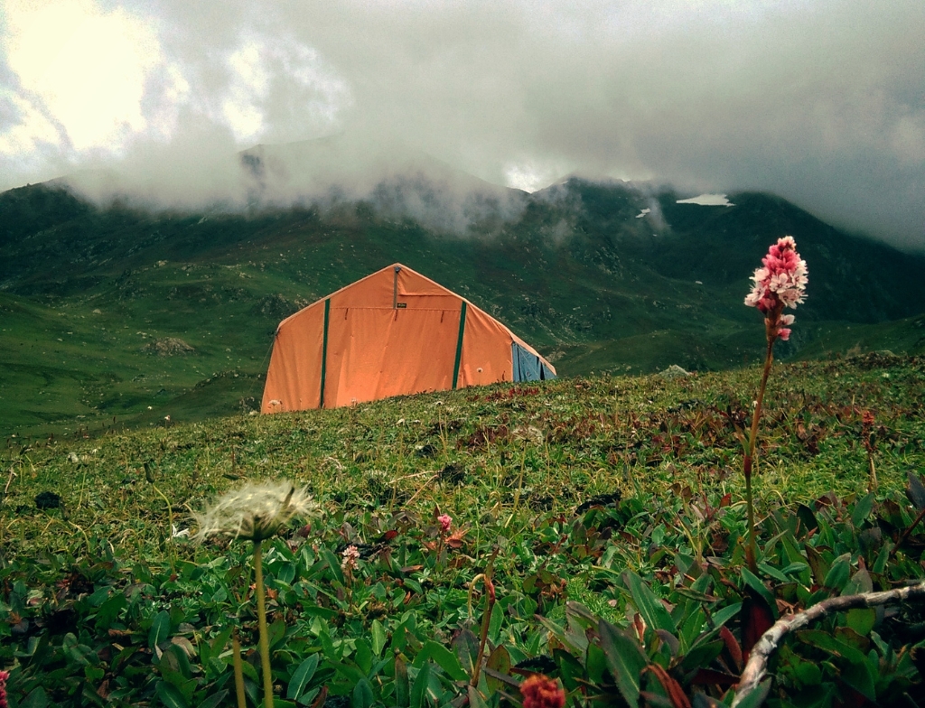 camping at ratti gali lake