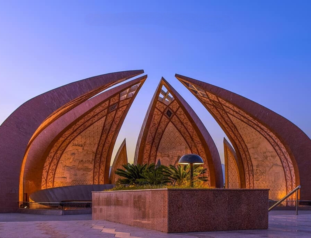 Historical places in pakistan , pakistan monument