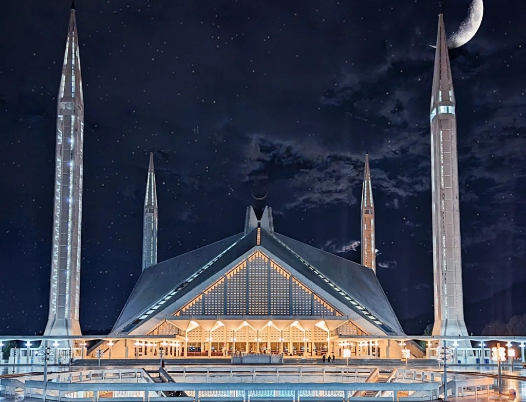 nightview of Shah Faisal Masjid Islamabad