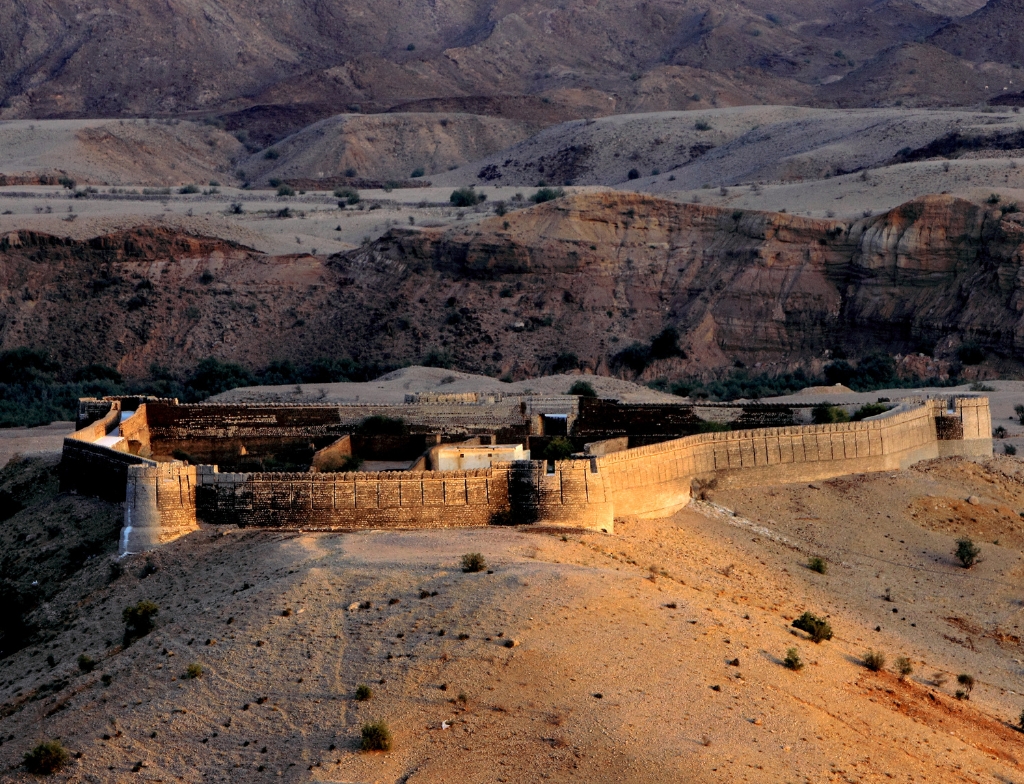 historical places in pakistan ranikot fort area