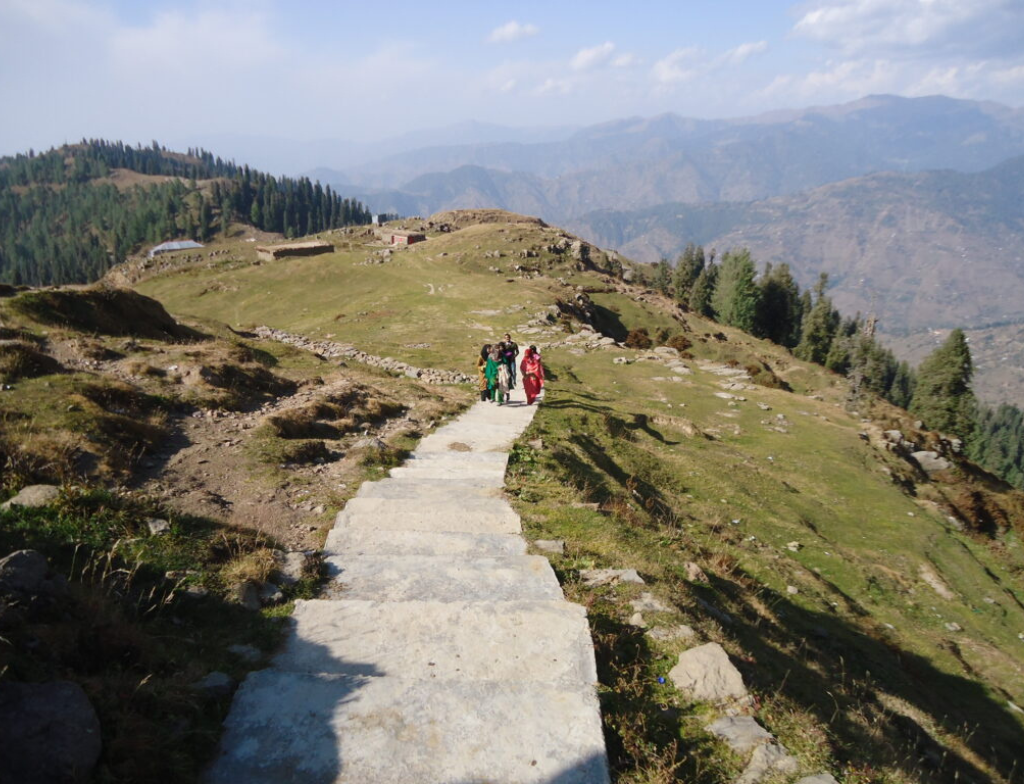 hiking of toli peer