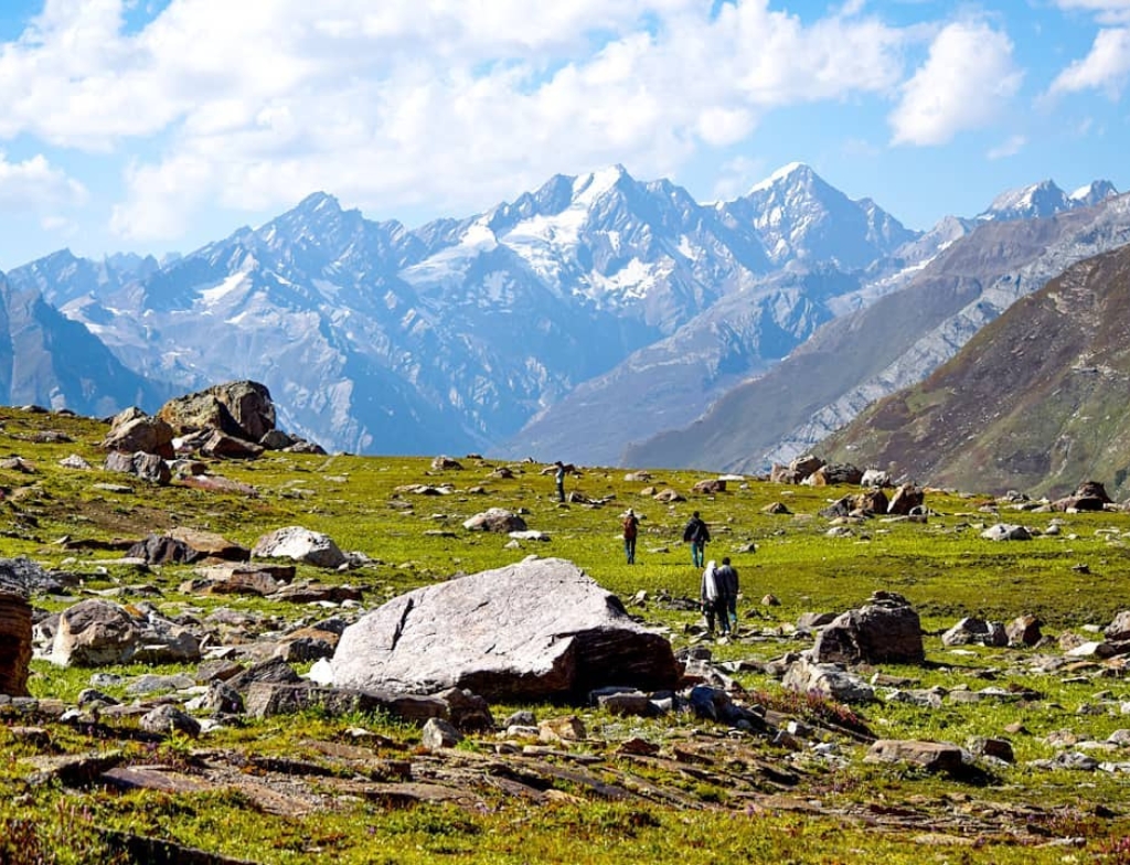 chitta katha lake hike