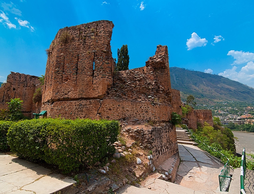 red fort, places to visit in kashmir