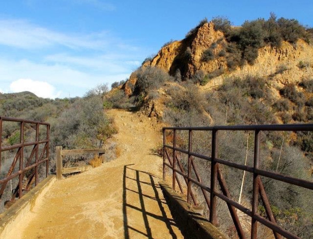 rustic canyon loop trail