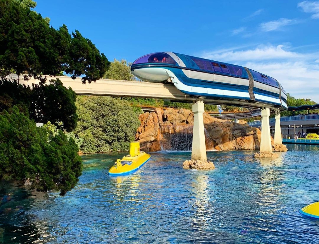 Disneyland rail