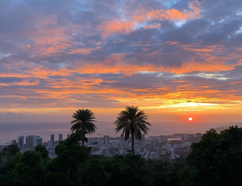 tantalus lookout - puu ualakaa state park sunset