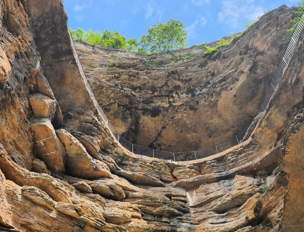 Lost Canyon Cave and Nature Trail hike