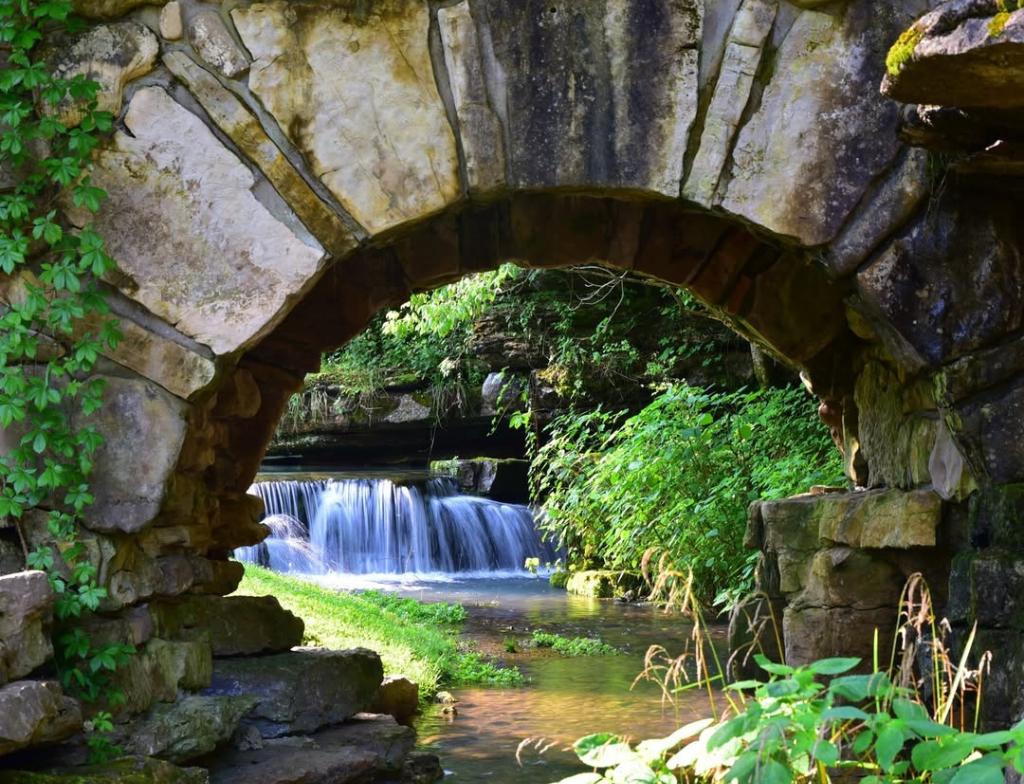 Dogwood Canyon Nature ParkWATERFALLS
