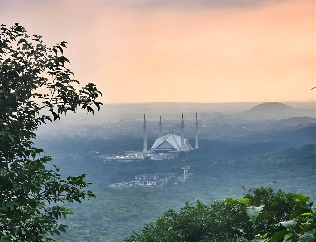 best time to visit daman-e-koh